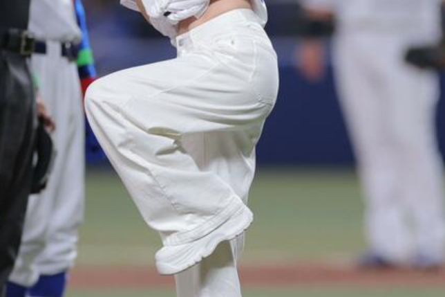 【雪平莉左】始球式で素晴らしいパイ乙を見せてくれてありがとう