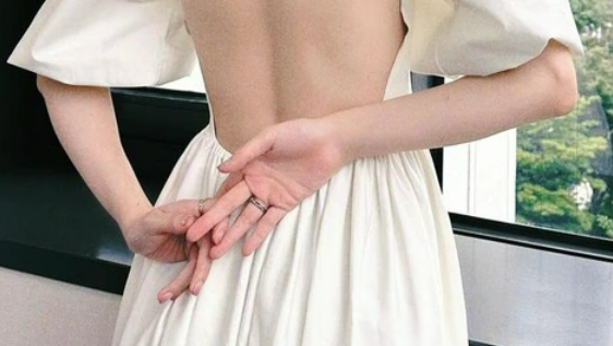 【内田理央】背中丸出しでえっちなんだがｗｗ